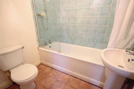 2 bedroom Flat to let in St James Road, Leicester, LE2