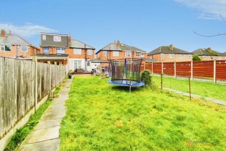 3 bedroom Semi-detached house for sale in Cairnsford Road, West Knighton, LE2