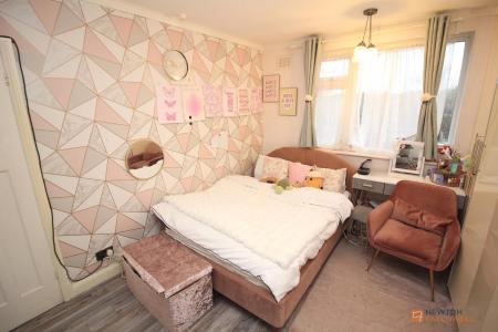 3 bedroom Semi-detached house for sale in Cairnsford Road, West Knighton, LE2