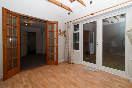 4 bedroom Detached house to let in Wright Lane, Oadby, LE2