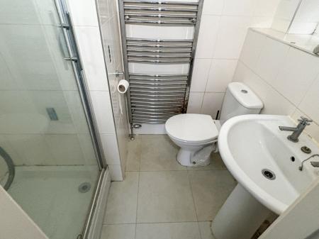 4 bedroom Detached house to let in Wright Lane, Oadby, LE2