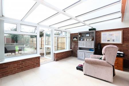 2 bedroom Semi-detached bungalow for sale in Foxhunter Drive, Oadby, Leicester, LE2