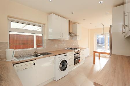 2 bedroom Semi-detached bungalow for sale in Foxhunter Drive, Oadby, Leicester, LE2