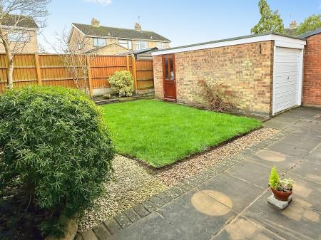 3 bedroom Detached house for sale in Kensington Close, Oadby, Leicester, LE2