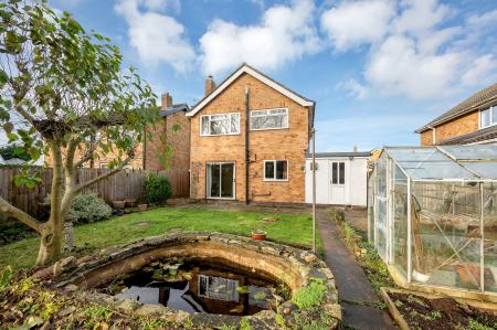 3 bedroom Detached house for sale in Fairfield Close, Langham