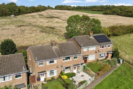 3 bedroom Semi-detached house for sale in Lammas Close, Braunston