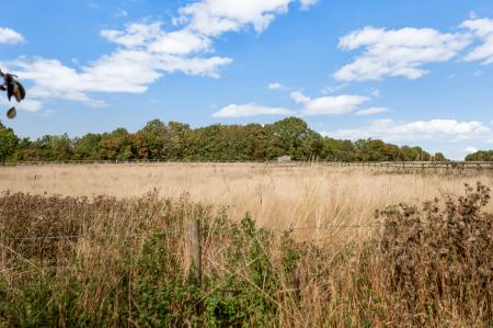 3 bedroom Semi-detached house for sale in Lammas Close, Braunston