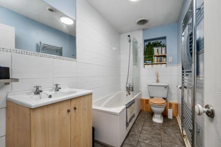 4 bedroom Bungalow for sale in Springfield Way, Oakham