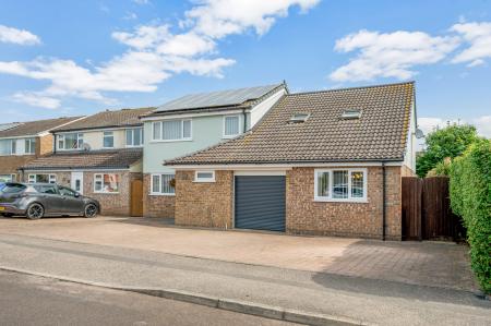 4 bedroom Detached house for sale in Welland Way, Oakham