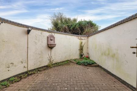 2 bedroom End of terrace house for sale in White Lion Gardens, Oakham