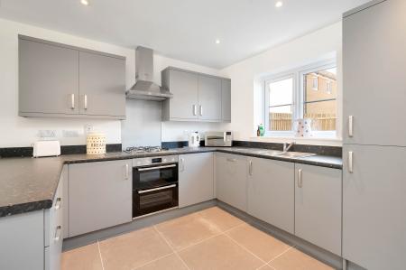 4 bedroom Town house to let in Stud Road, Barleythorpe, Oakham, LE15