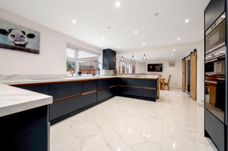 5 bedroom Detached house for sale in Balmoral Road, Oakham