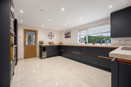 5 bedroom Detached house for sale in Balmoral Road, Oakham