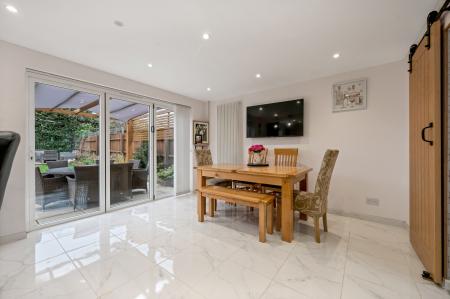 5 bedroom Detached house for sale in Balmoral Road, Oakham