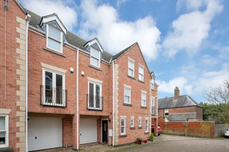2 bedroom Town house to let in Furley Court, Oakham, LE15