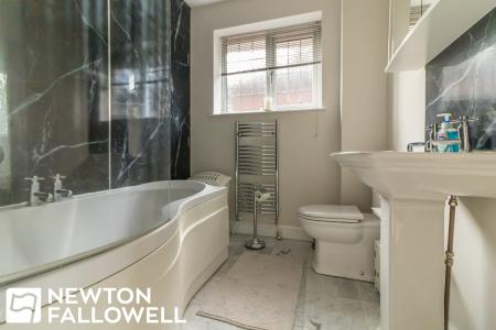 5 bedroom Detached house for sale in Hallcroft Road, Retford, DN22