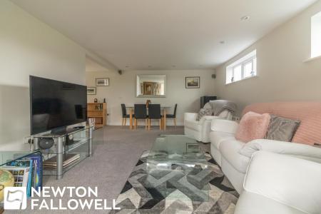 5 bedroom Detached house for sale in Hallcroft Road, Retford, DN22