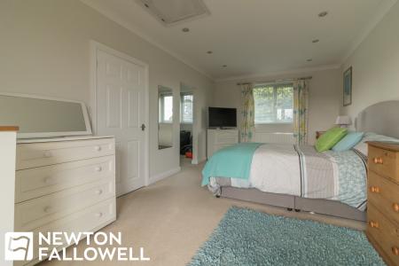 5 bedroom Detached house for sale in Hallcroft Road, Retford, DN22