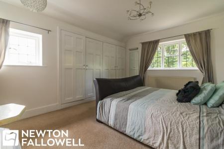 5 bedroom Detached house for sale in Hallcroft Road, Retford, DN22