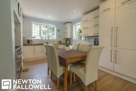 5 bedroom Detached house for sale in Hallcroft Road, Retford, DN22