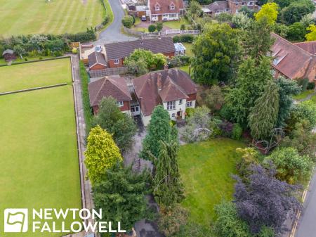 5 bedroom Detached house for sale in Hallcroft Road, Retford, DN22