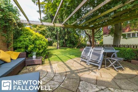 5 bedroom Detached house for sale in Hallcroft Road, Retford, DN22