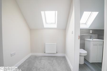 4 bedroom Semi-detached house for sale in Elkesley