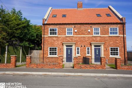 4 bedroom Semi-detached house for sale in Elkesley