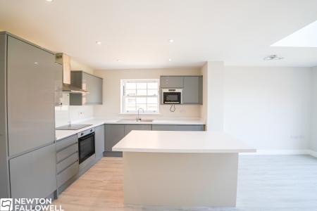 4 bedroom Semi-detached house for sale in Elkesley