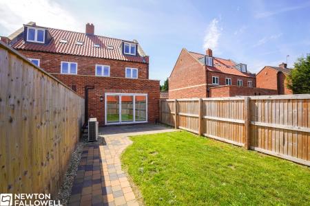 4 bedroom Semi-detached house for sale in Elkesley