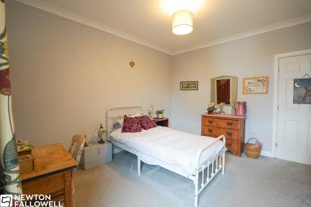 2 bedroom Terraced House for sale in Hind Street, Retford, DN22