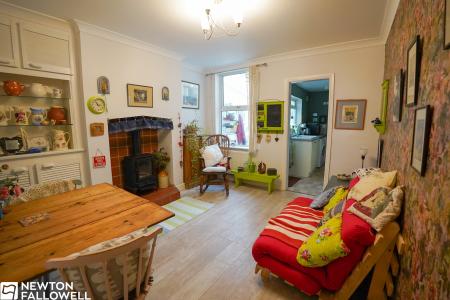 2 bedroom Terraced House for sale in Hind Street, Retford, DN22