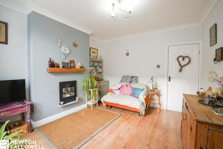 2 bedroom Terraced House for sale in Hind Street, Retford, DN22