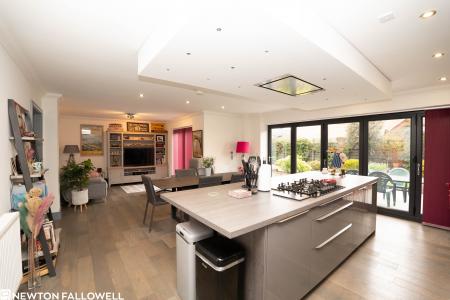 5 bedroom Detached house for sale in Idle Valley Road, Retford, DN22