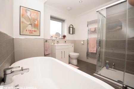 5 bedroom Detached house for sale in Idle Valley Road, Retford, DN22