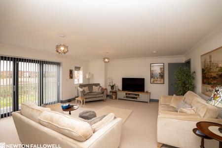 5 bedroom Detached house for sale in Idle Valley Road, Retford, DN22