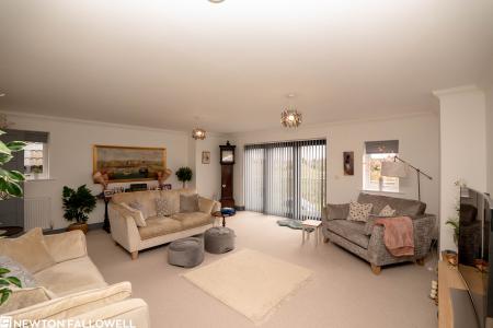 5 bedroom Detached house for sale in Idle Valley Road, Retford, DN22