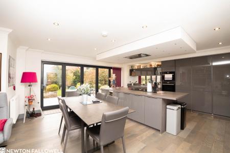 5 bedroom Detached house for sale in Idle Valley Road, Retford, DN22