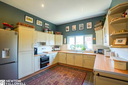 3 bedroom Detached bungalow for sale in Machin Close, Newark, NG22