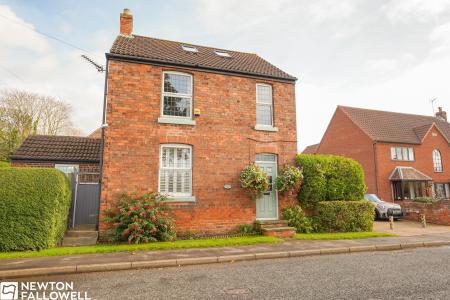 3 bedroom Detached house for sale in Main Street, Hayton, DN22