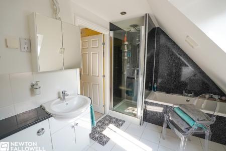 2 bedroom Apartment for sale in New Court Gardens, Retford, DN22