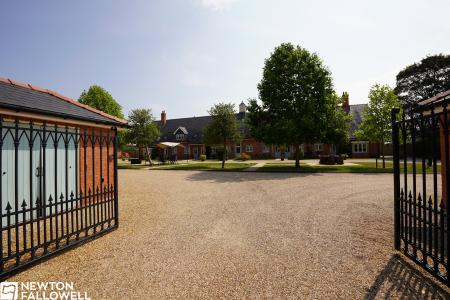 2 bedroom Apartment for sale in New Court Gardens, Retford, DN22