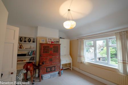 3 bedroom Detached house for sale in North Road, Retford, DN22