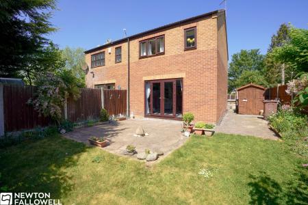 3 bedroom Semi-detached house for sale in Poulter View, Retford, DN22
