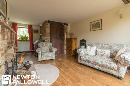 3 bedroom Cottage for sale in Town Street, Lound, DN22