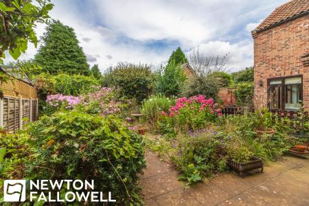 3 bedroom Cottage for sale in Town Street, Lound, DN22