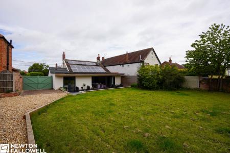3 bedroom Cottage for sale in Town Street, Treswell, DN22