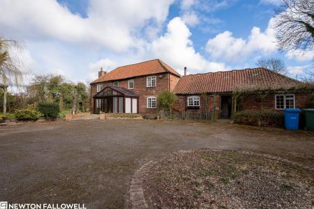 3 bedroom Detached house for sale in Townside, Treswell, DN22