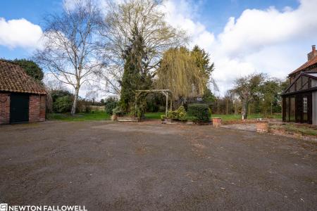 3 bedroom Detached house for sale in Townside, Treswell, DN22