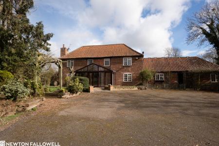 3 bedroom Detached house for sale in Townside, Treswell, DN22